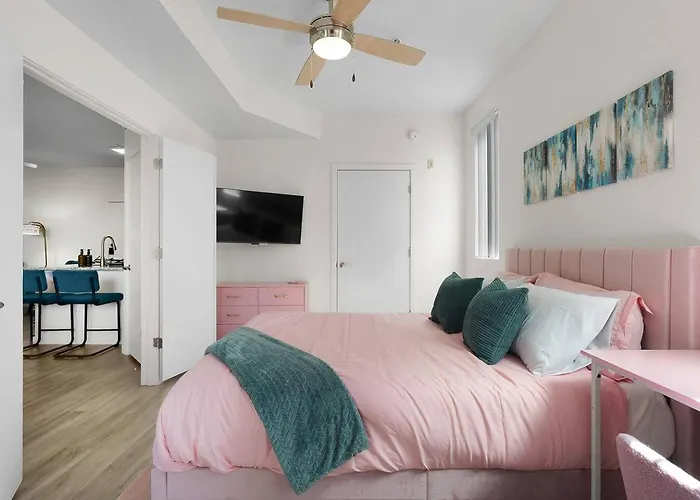 Urban Retreat 2br Near Asu & Shops Apartment *