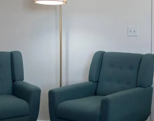 Urban Retreat 2br Near Asu & Shops Apartment *